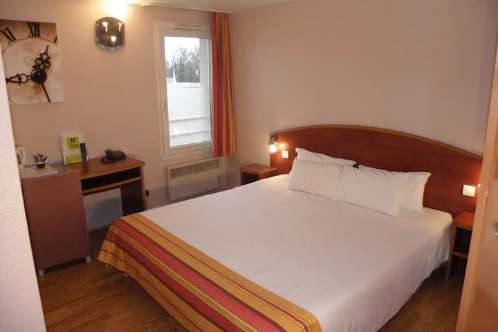 Room 5 of 38