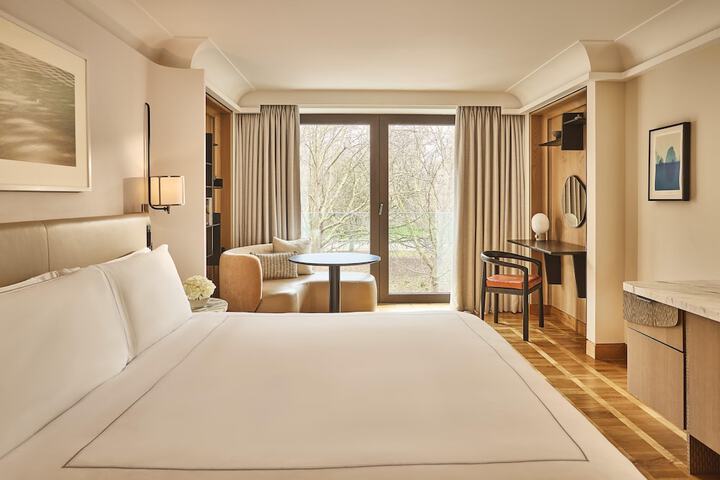 Room 35 of 106