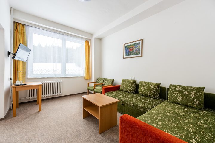 Room 10 of 100