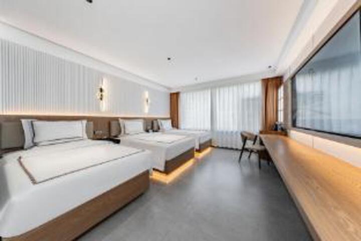 Room 10 of 11