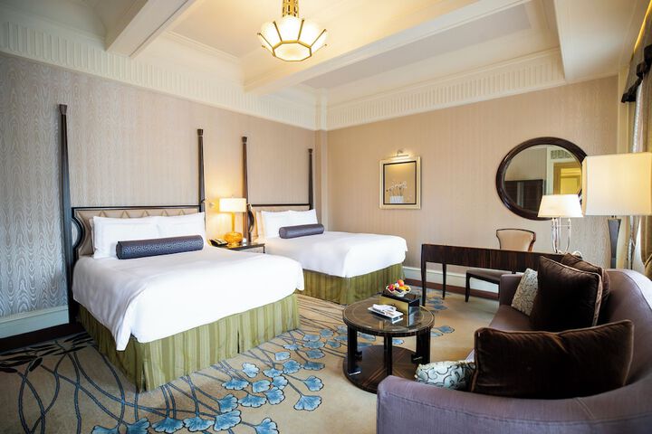 Room 42 of 182