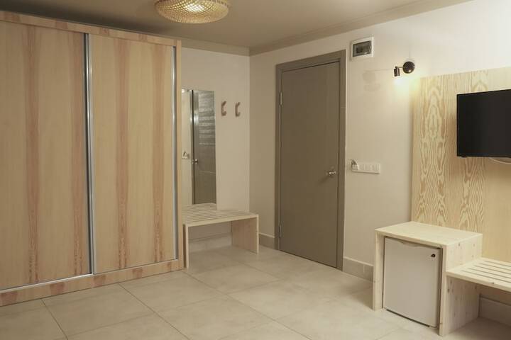 Room 13 of 83