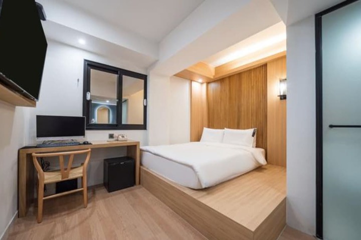 Room 7 of 56