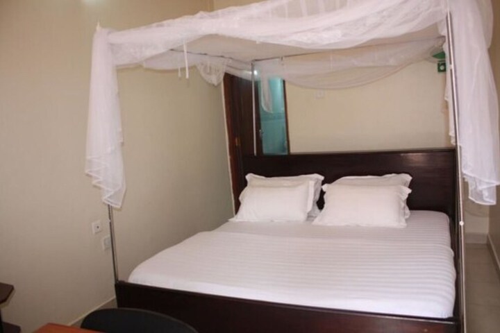 Room 3 of 20