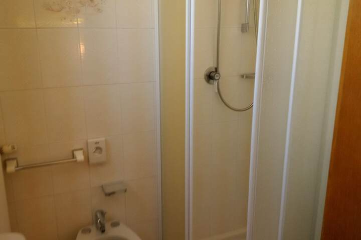 Room 17 of 37