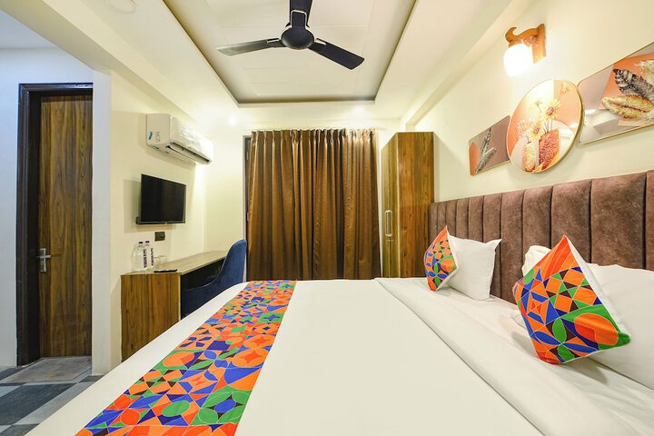 Room 18 of 25