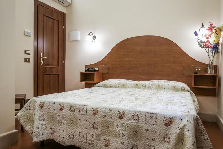 Hotel 4 Coronati