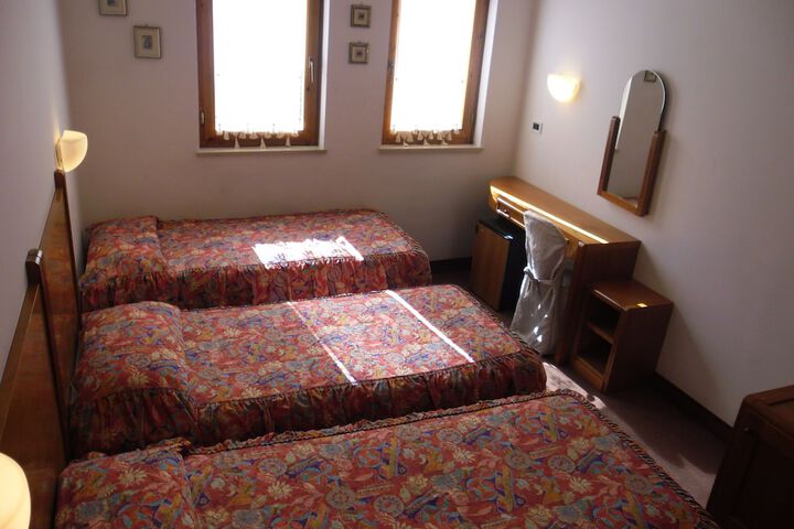 Room 3 of 39