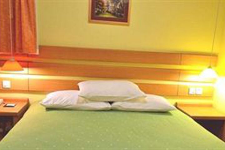 Room 4 of 14