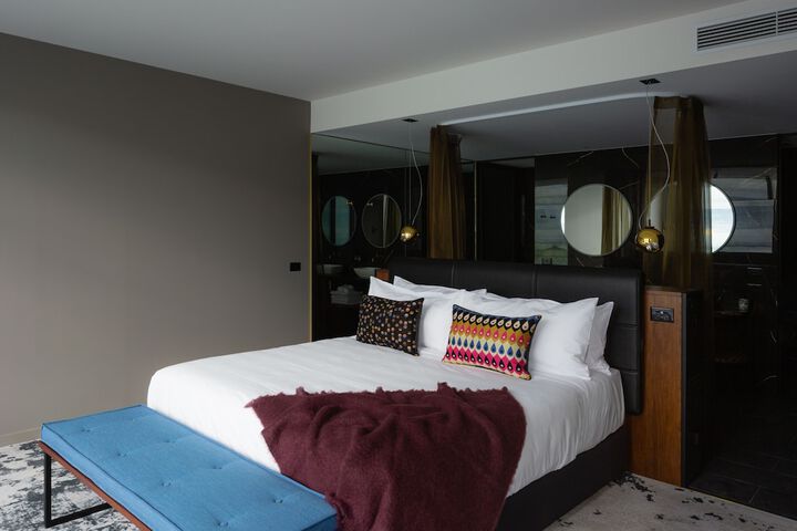 Room 25 of 84