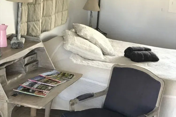 Room 6 of 16