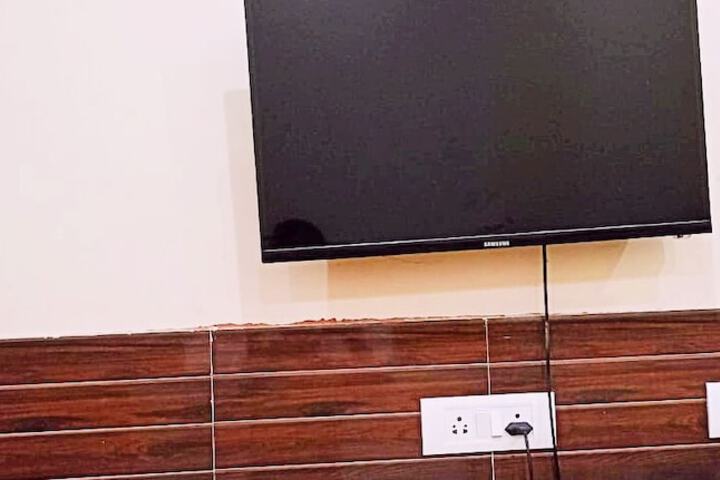 Room 2 of 26