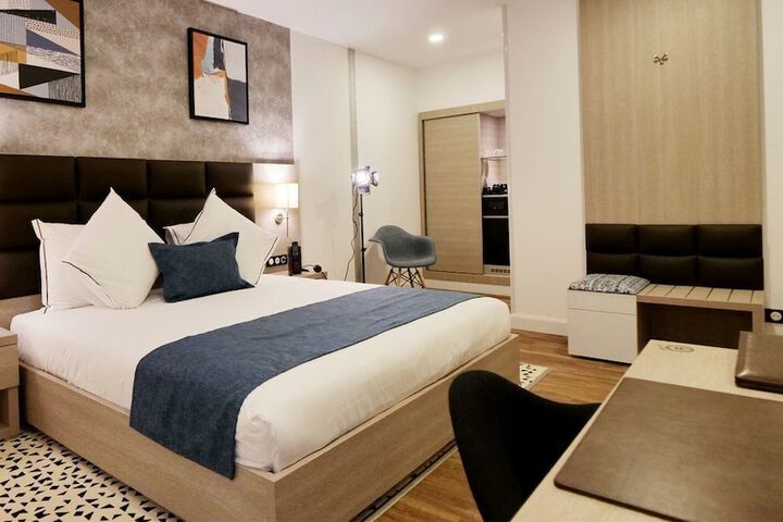 Room 10 of 25