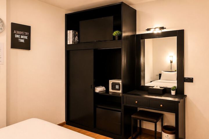 Room 121 of 208