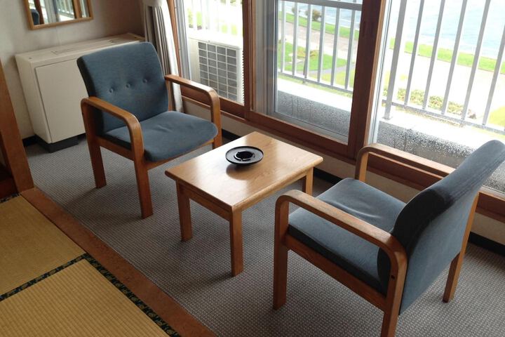 Room 10 of 48