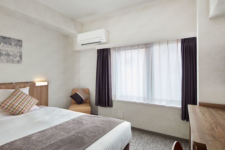 Room 7 of 40