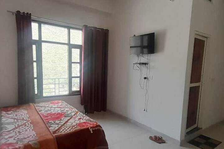 Room 12 of 25
