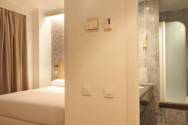 Room 12 of 52
