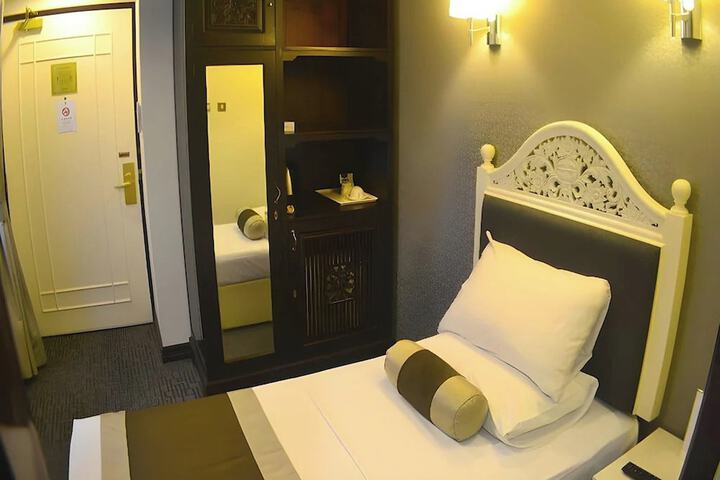 Room 22 of 53