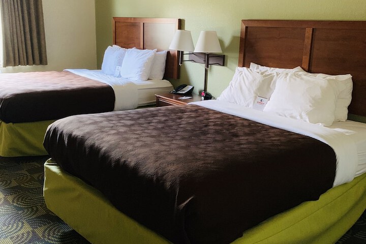 2 Queen Beds Accessible (44 of 70)