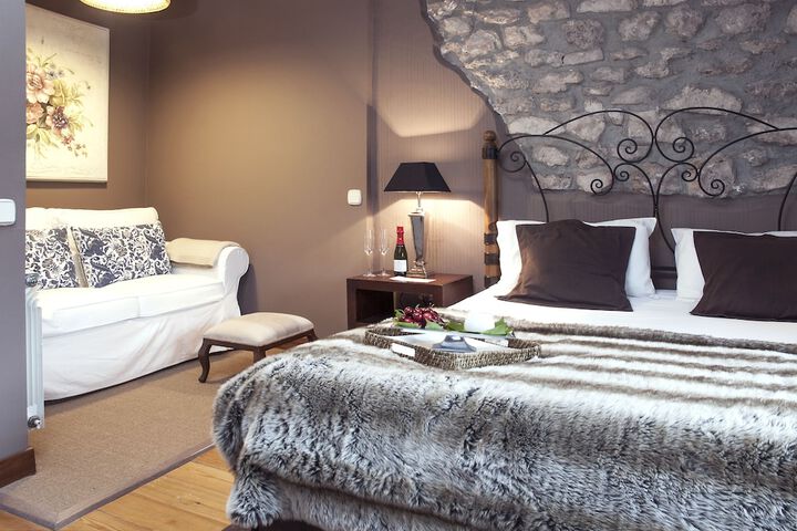 Room 2 of 32