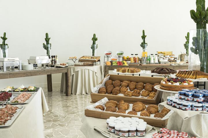 Breakfast/Coffee Service 103 of 141