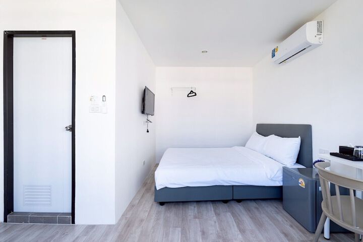 Room 4 of 60