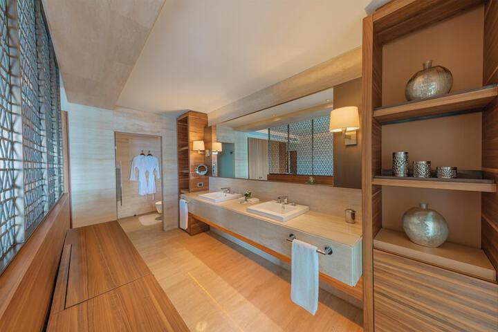 Room 201 of 320