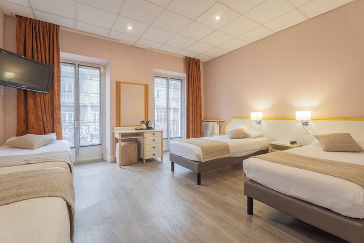 Room 47 of 100