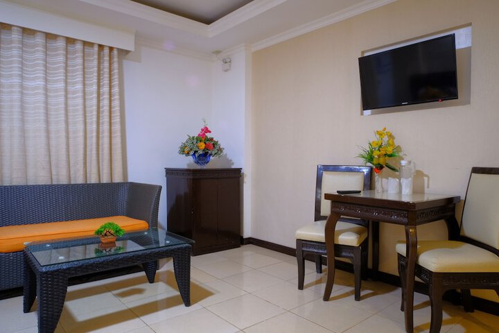 Room 32 of 94