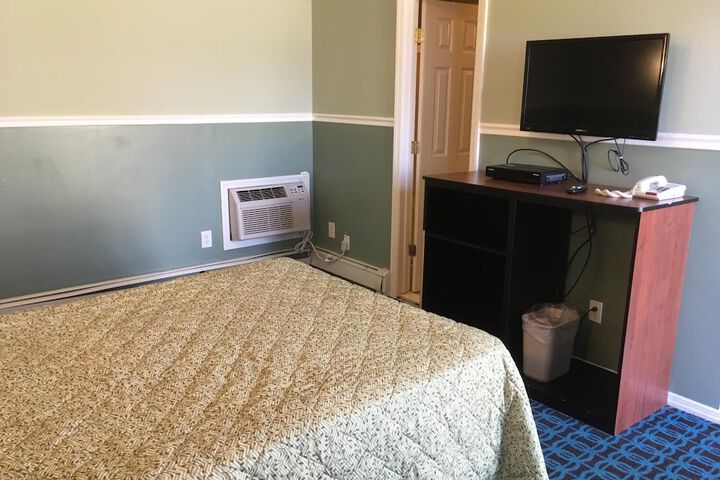 Room 8 of 19