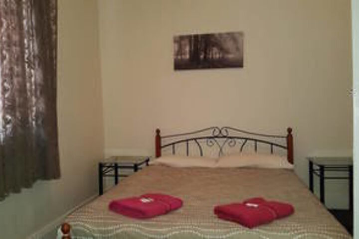Room 4 of 18