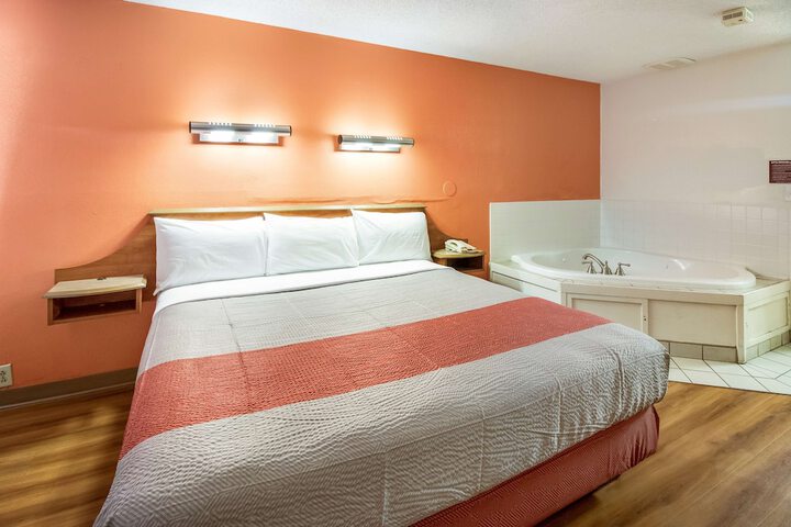 Room 10 of 22