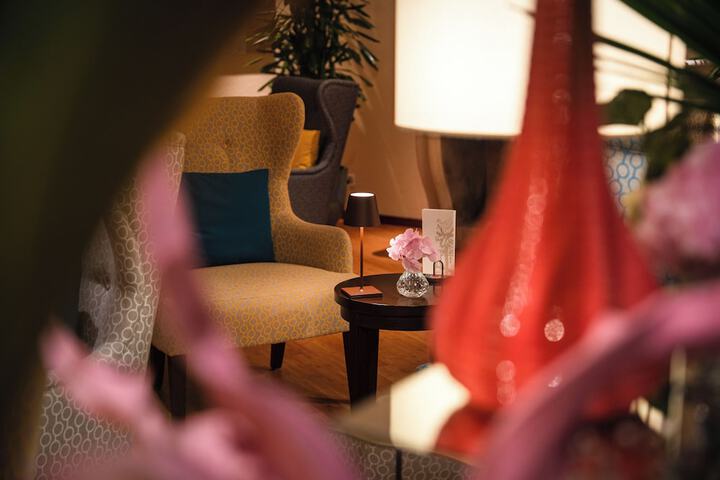 Lounge 73 of 88