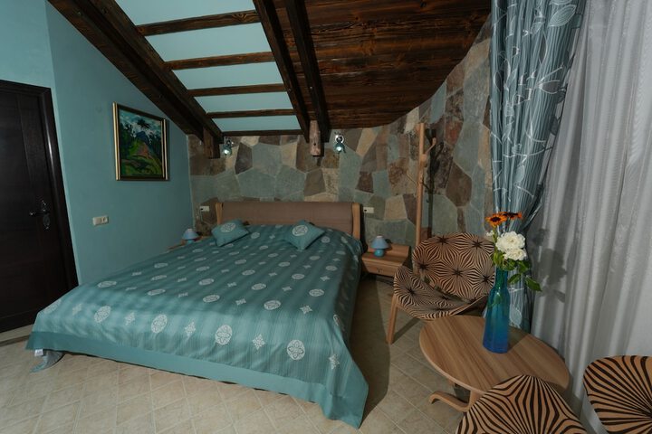 Room 6 of 30