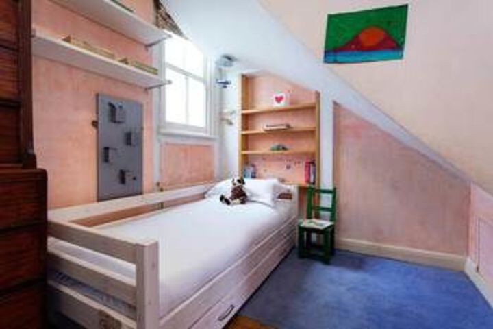 Room 7 of 32