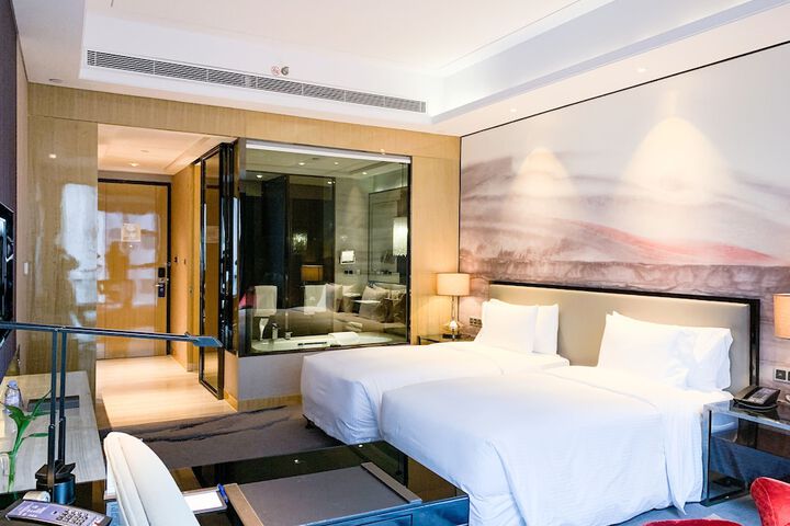Room 8 of 36