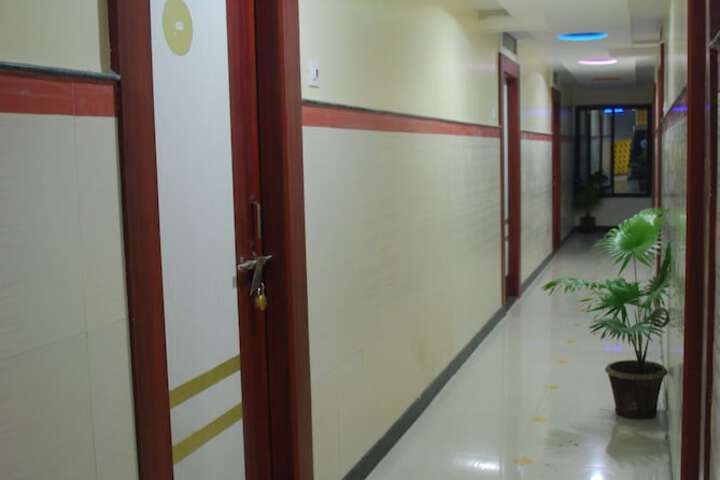 Ballroom/Hall 51 of 64