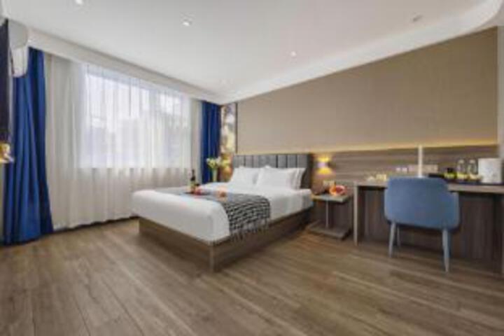 Room 17 of 18