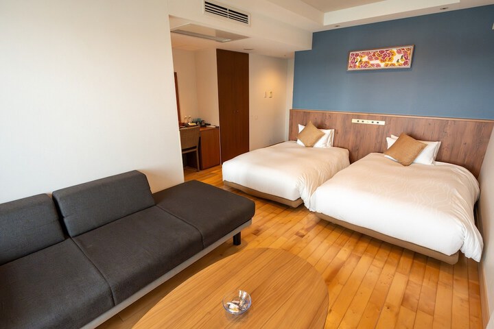 Room 140 of 299