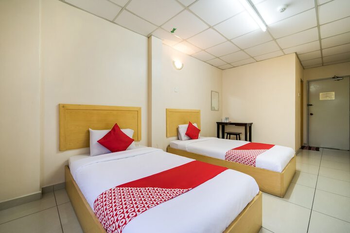Room 21 of 34
