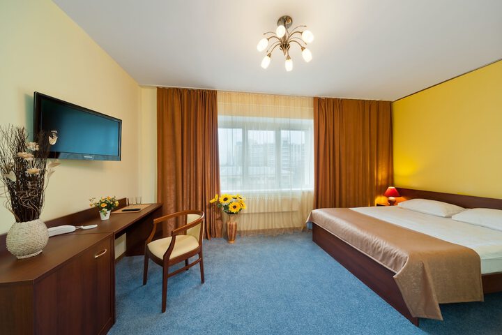 Room 9 of 37