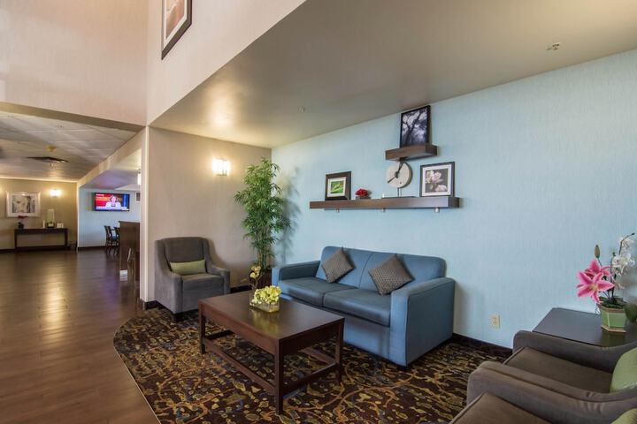 Guest Lobby