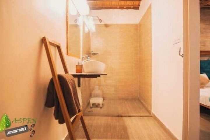 Room 5 of 9