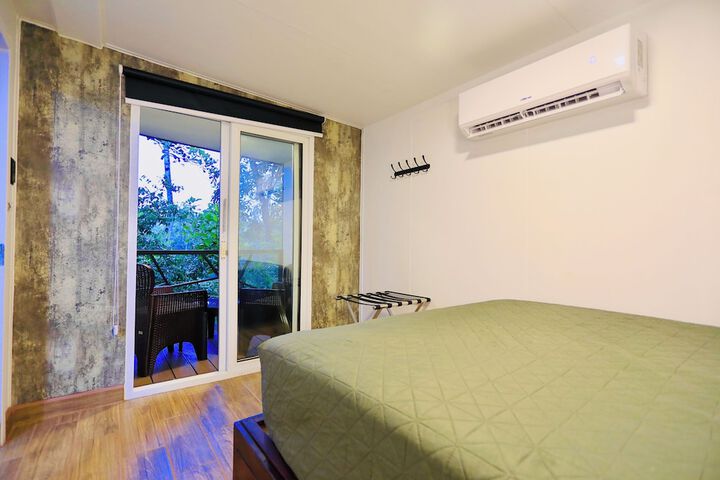 Room 6 of 39