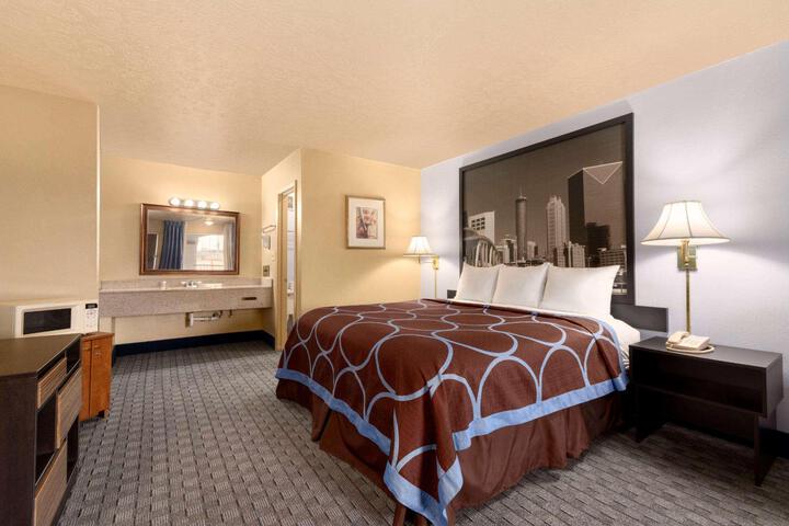 1 King Bed (7 of 15)