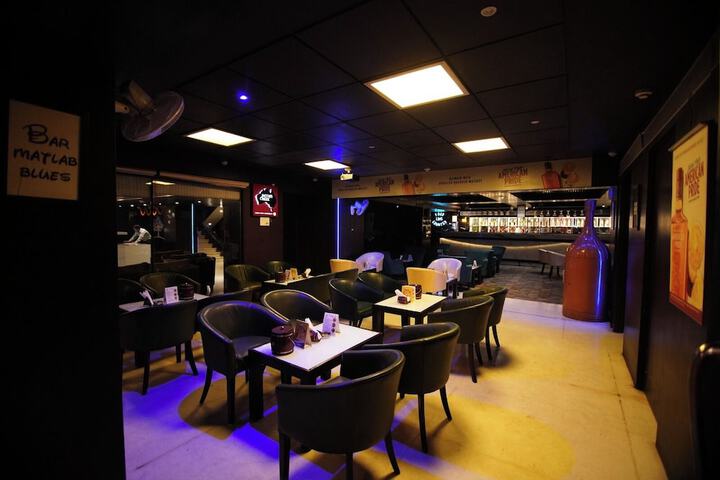 Lounge 37 of 43