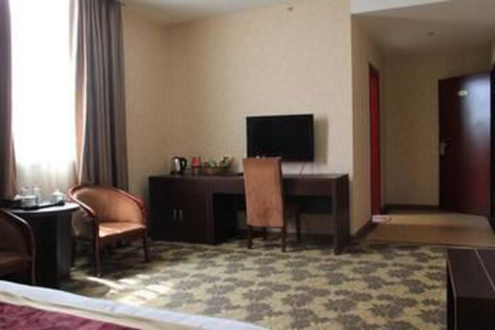Room 11 of 28
