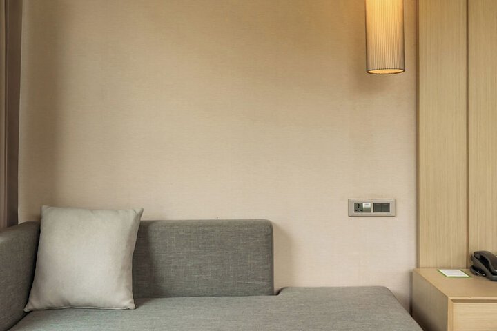 Room 25 of 108