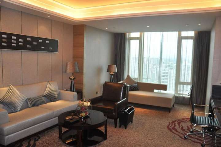 Room 3 of 216